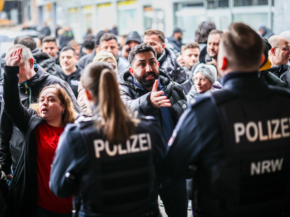 Gelsenkirchen: Schließfächer in Sparkasse geknackt – Ansturm besorgter Bankkunden