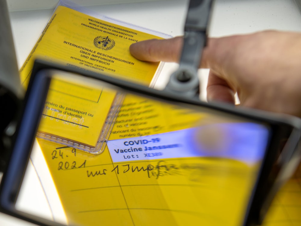 Augsburg: Auslieferung von Arzt nach Impfskandal weiter ungewiss