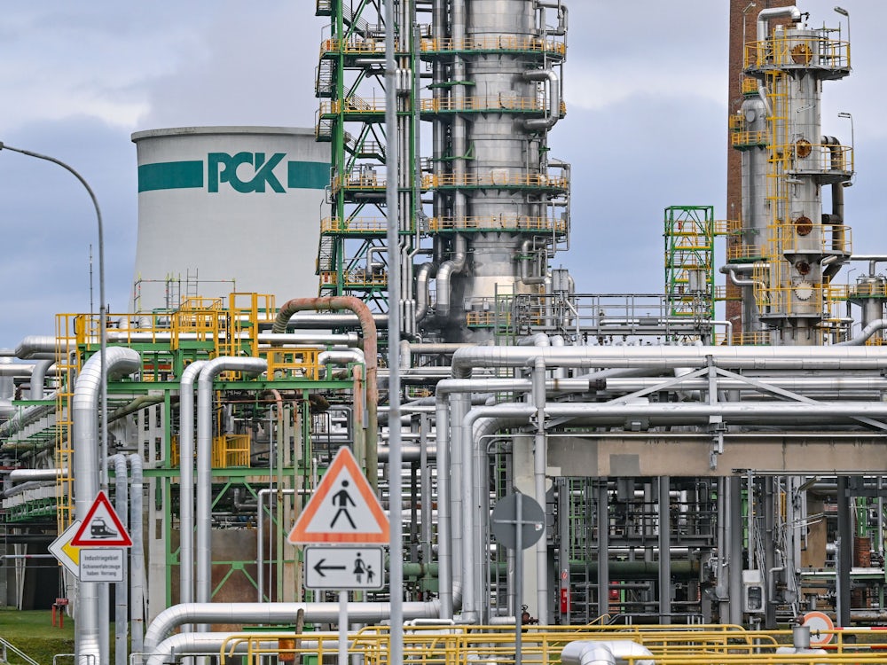 Brandenburg: Rohöl schießt meterhoch aus Pipeline – mehr als 200 000 Liter treten aus