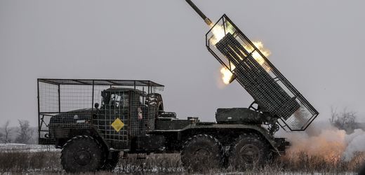 Trotz laufender Gespräche Ukrainisches Militär will weitere Offensiven gegen russische Truppen beginnen