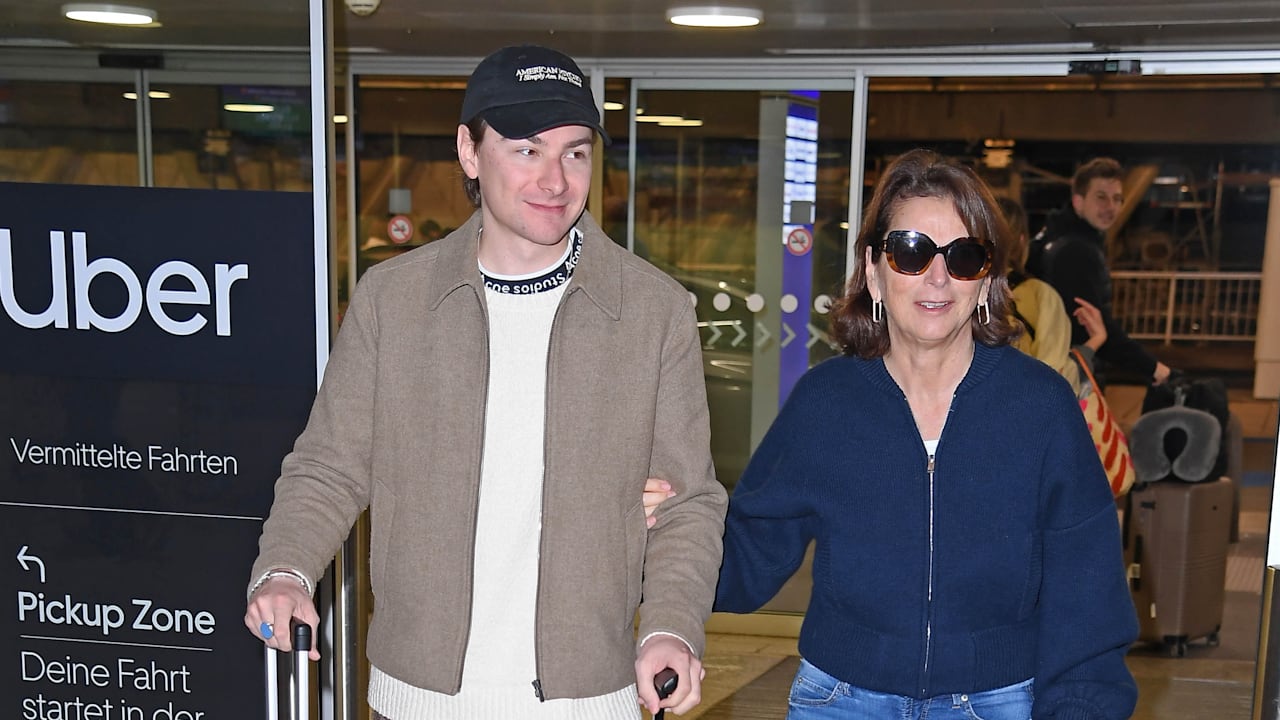 Pass-Schock am Flughafen: „Wir hatten so eine Aufregung“Mehr zum Video anzeigen Claudia