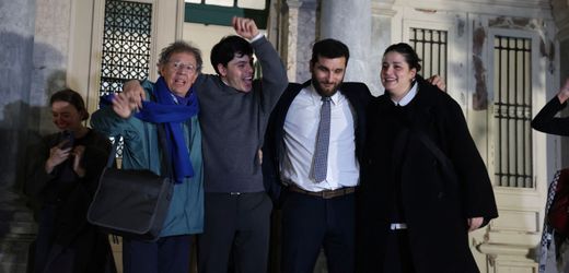 Prozess auf Lesbos Gericht spricht Flüchtlingshelfer in Griechenland frei Sie verhinderten, dass