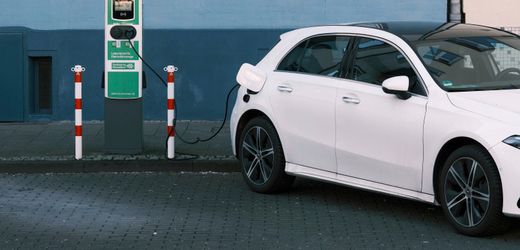 Kaufprämie für Elektroautos Laden muss sich lohnen Der SPIEGEL-Leitartikel von Benedikt Müller-Arnold