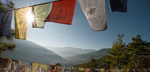Kapitalistische Reformen Angeblich ist Bhutan glücklich. Nun soll es reich werden. Das