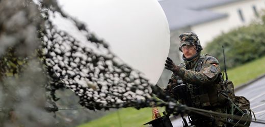 Manöver »Colder Iron 2026« Bundeswehr testet Flugblatt-Abwürfe in der Oberlausitz In Sachsen