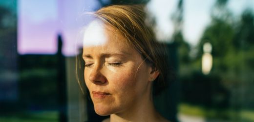 Hirnforschung Positives Denken könnte das Immunsystem stärken Menschen mit einem aktiven Belohnungssystem