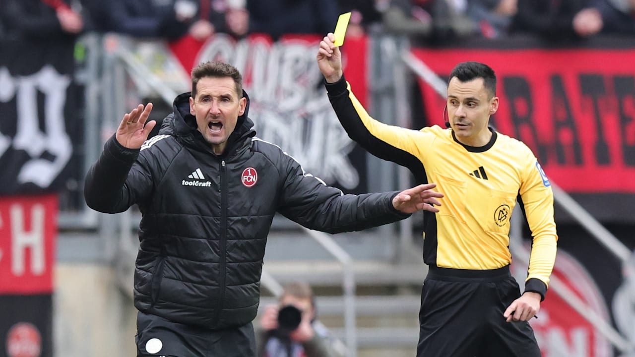 Doppelte Bestrafung für den Rot-Sünder Miroslav Klose (47)! Der Weltmeister muss nicht