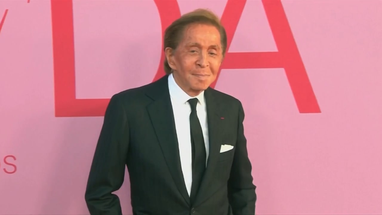 Er kleidete Weltstars: Mode-Ikone Valentino (93) ist totMehr zum Video anzeigen Valentino