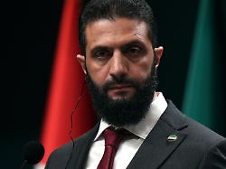 Politik14-Punkte-Plan aufgestelltSyrische Regierung und Kurden schließen Waffenruhe18.01.2026, 19:20 Uhr Artikel anhören(02:35 min)00:00