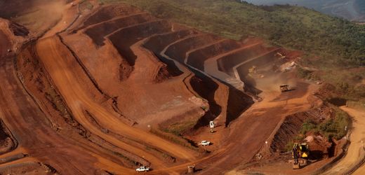 Erz aus Guinea China sichert sich weitere Rohstoffquellen Am Wochenende kamen erstmals