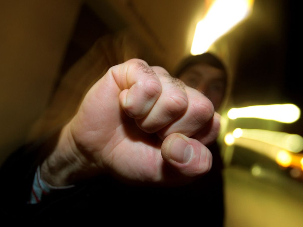 Zwischen Inning und Wörthsee: Fußballfans schlägern auf Autobahnparkplatz