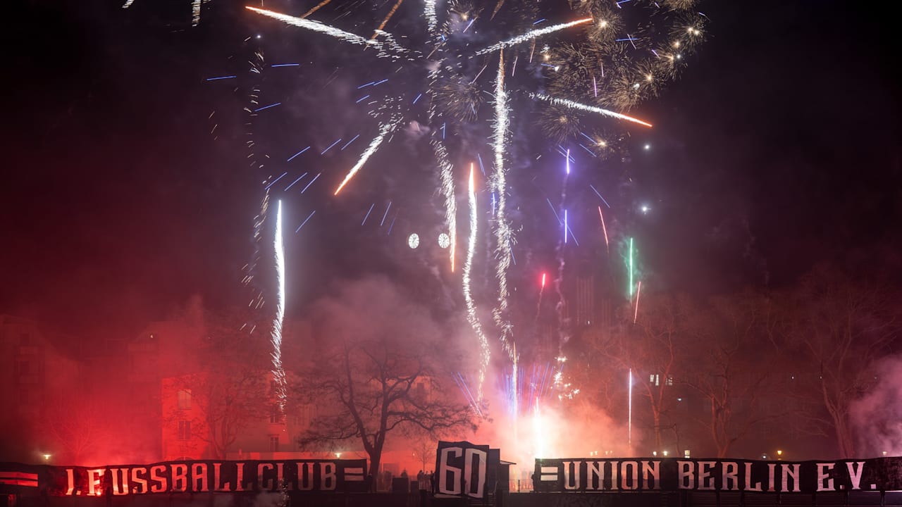 Farbenfroh und laut feierten die Fans des 1. FC Union in den