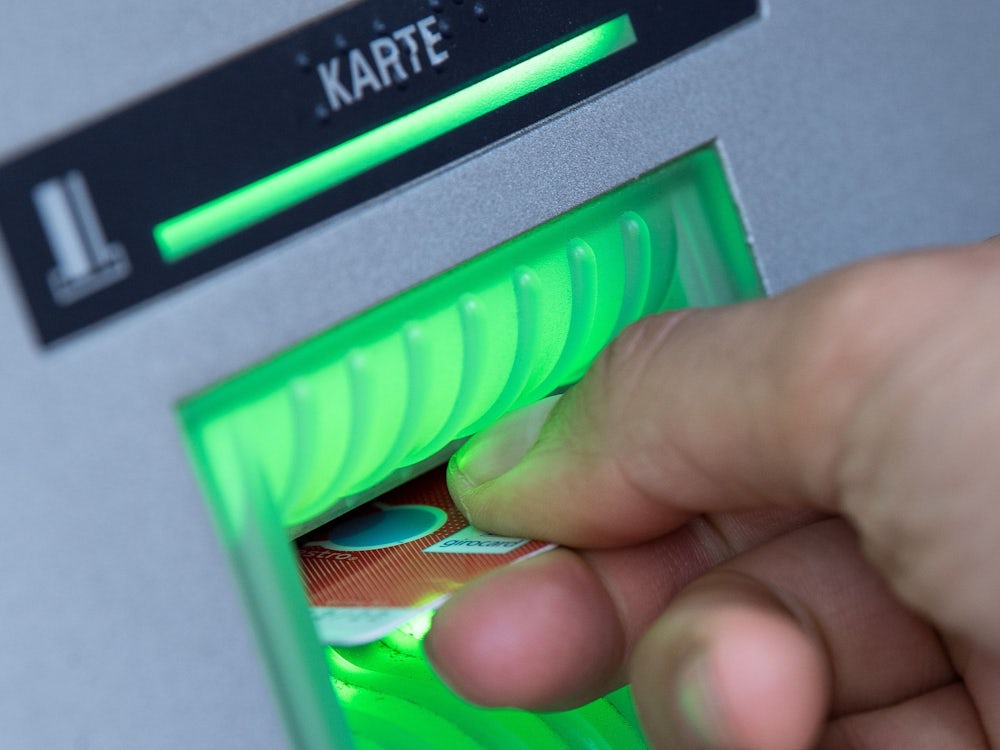 Banken: Erfolg für linken Verein: Sparkasse muss Girokonto fortführen