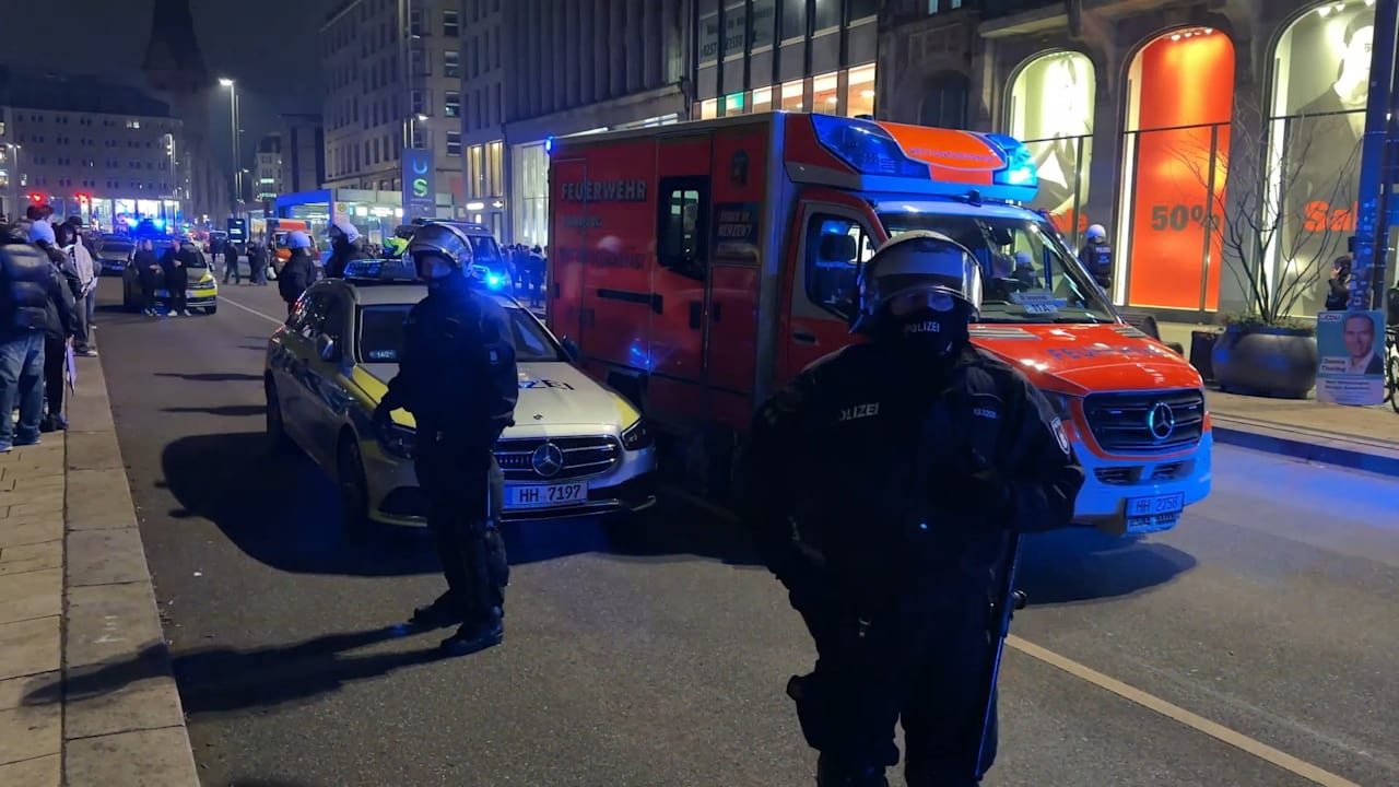 Hamburg – Tausende Menschen zogen am Samstag durch Hamburgs Straßen, um gegen