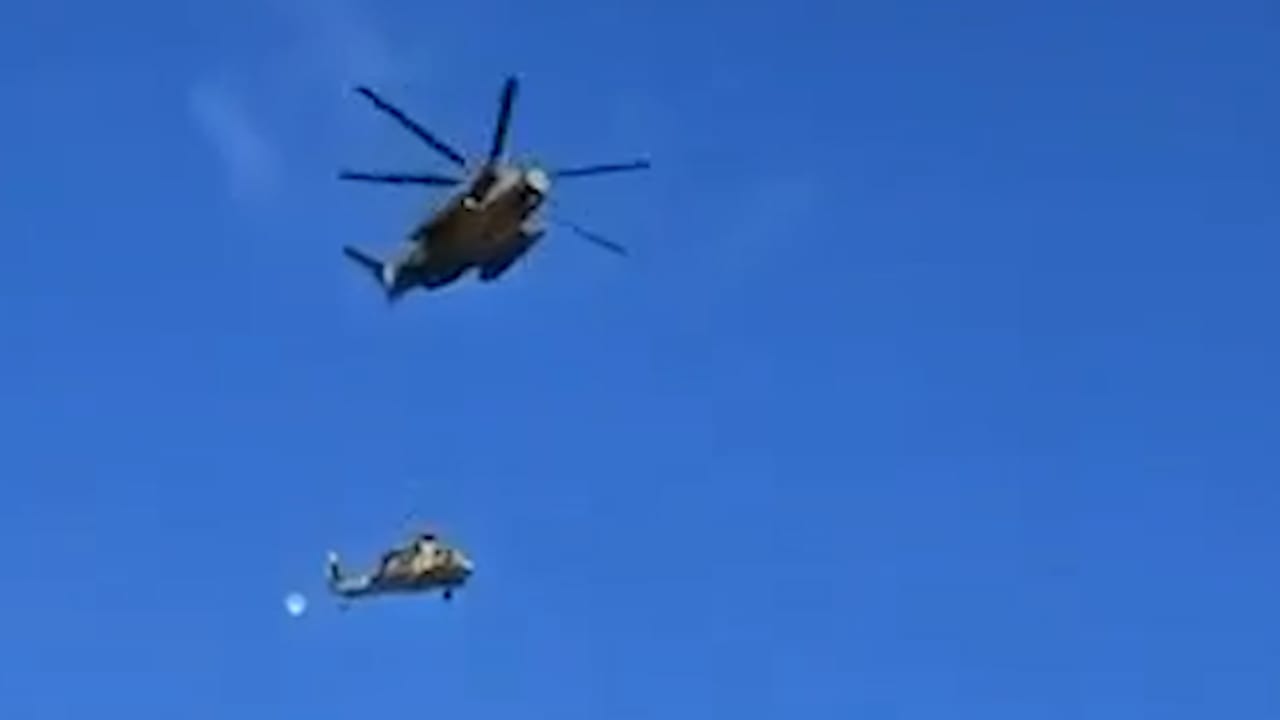 Absturz bei Abschlepp-Aktion: Heli verliert Heli!Mehr zum Video anzeigen Beim Versuch, einen