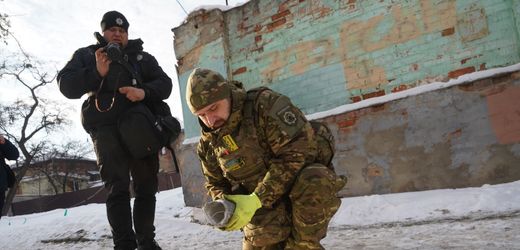 Kampf gegen russische Drohnen Selenskyj will ukrainische Flugabwehr neu aufstellen Russlands Drohnenangriffe