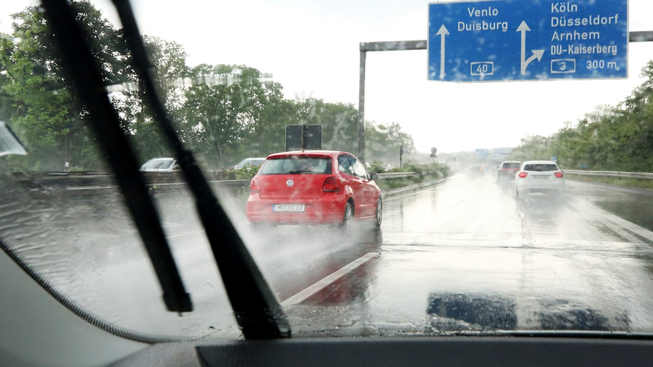 TTS-Player überspringen↵Artikel weiterlesenBei Nässe durch Schnee oder Regen besteht akute Rutschgefahr!Mit den