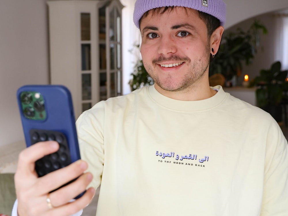 Augsburger trans Influencer: „Ich wollte extra männlich sein, weil mich viele nicht als Mann gesehen haben“