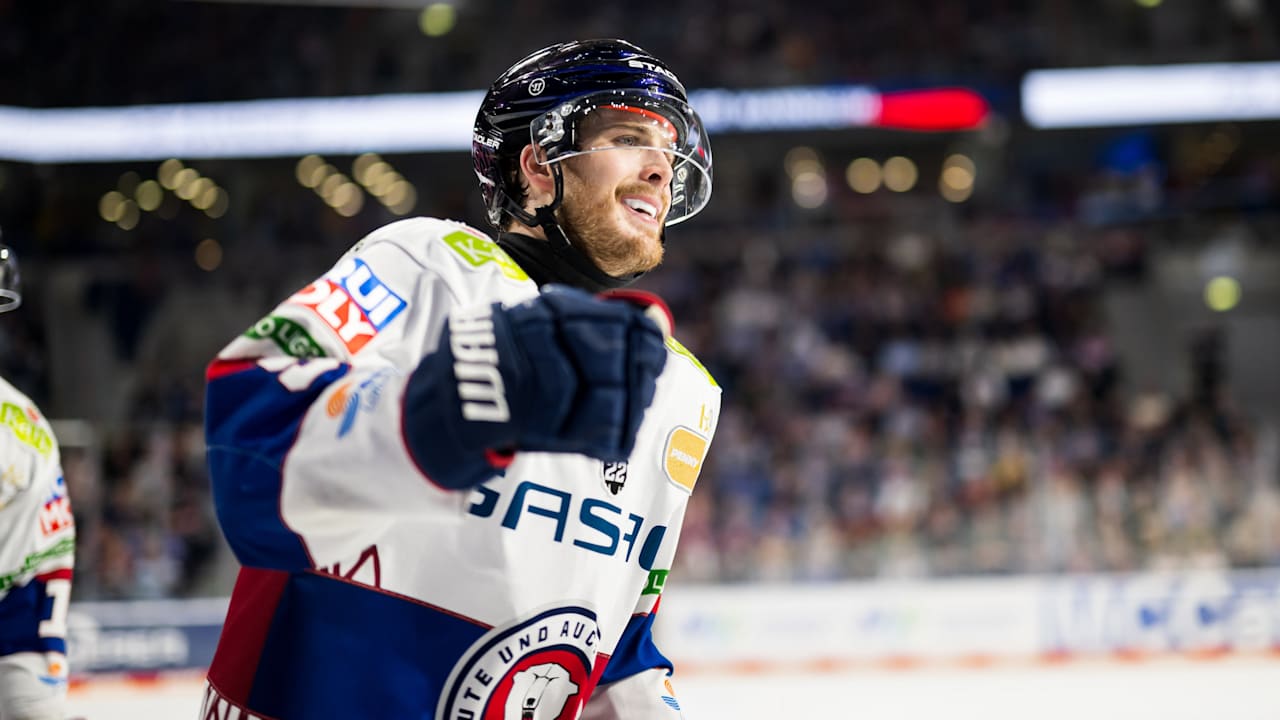 Mit Rekordmann Liam Kirk (26, traf in 10 Spielen in Folge) und