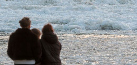 Seltenes Naturschauspiel Meterhohe Eisberge auf der Elbe Das Winterwetter sorgt bei Hamburg