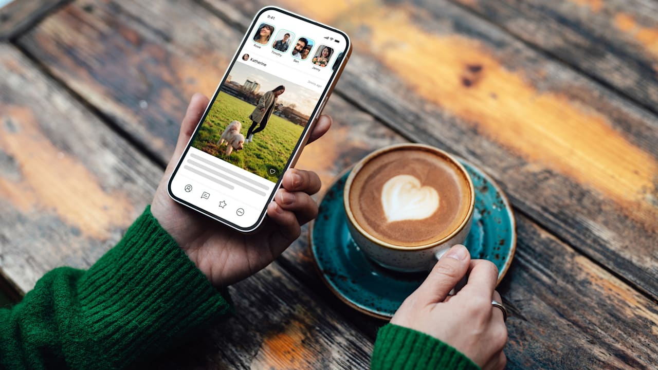 Eine aktuelle Analyse der Macromedia University zeigt: KI-Influencer faszinieren Millennials und Babyboomer