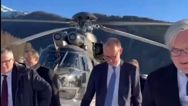 Hier landet der Bundeskanzler-Heli: Merz in Davos angekommenMehr zum Video anzeigen Bundeskanzler