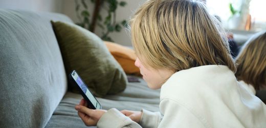 Druck auf Premier Starmer Britisches Oberhaus stimmt für Social-Media-Verbot für unter 16-Jährige