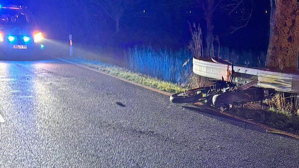 Sanitz (Mecklenburg-Vorpommern) – Der Jugendliche (16) war in stockfinsterer Nacht allein auf