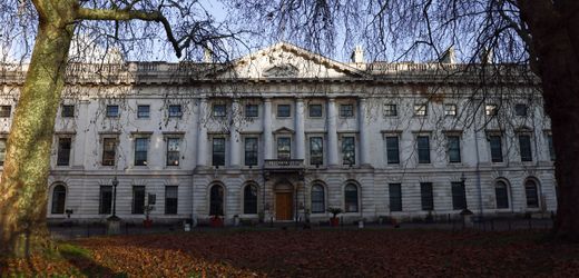 Trotz Spionagebedenken London genehmigt größte chinesische Botschaft Europas Jahrelang wurde über die
