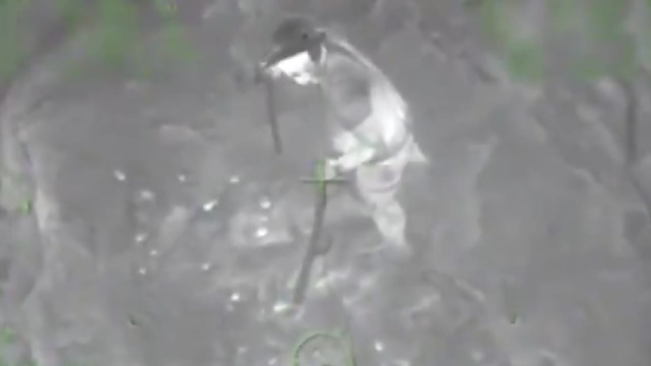 24 Stunden Todesangst: US-Küstenwache rettet Surfer von FelsenMehr zum Video anzeigen Ein