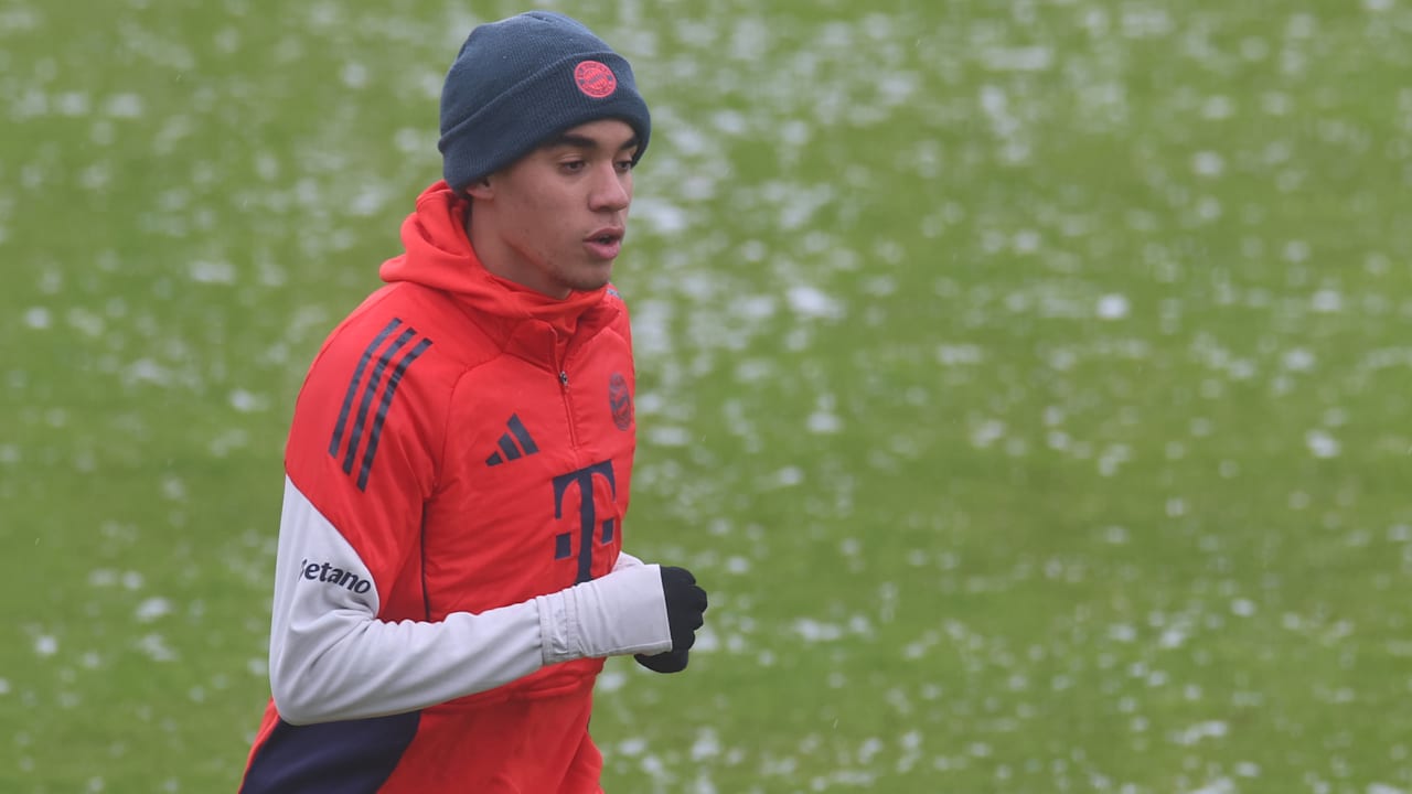 Darauf haben die Fans mehr als ein halbes Jahr lang gewartet!Bayern-Trainer Vincent