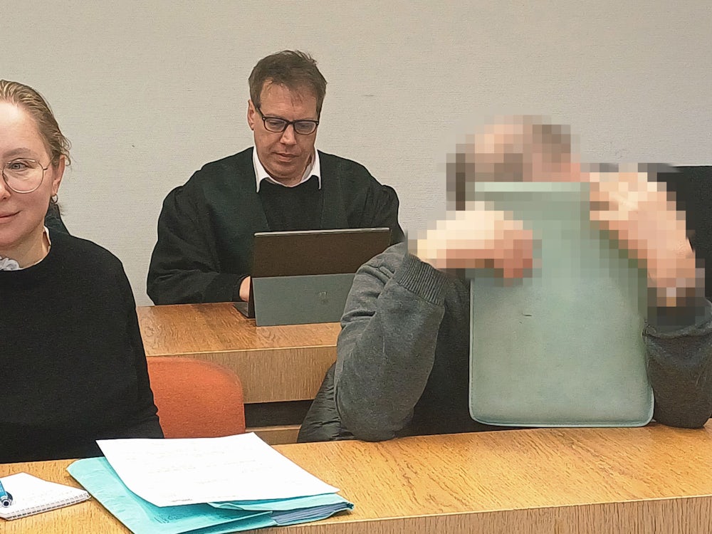 Prozess: Mann soll Freundinnen seiner Stieftochter auf Pyjamapartys vergewaltigt haben