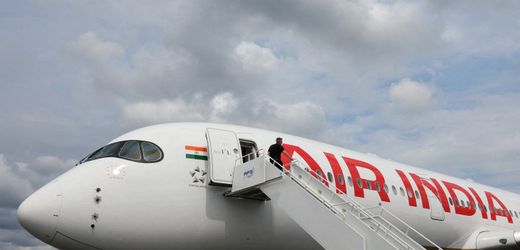 Havarie am Flughafen in Delhi Triebwerk von Air-India-Maschine saugt Frachtcontainer ein Ein