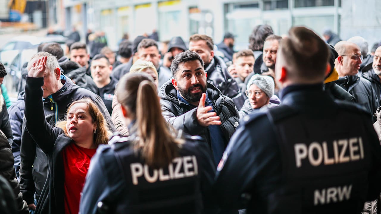 Gelsenkirchen (Nordrhein-Westfalen) – Es ist ein enormer logistischer Aufwand für die Polizei: