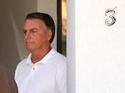 Weil er seine Fußfessel zerstört hat, muss Brasiliens Ex-Präsident Bolsonaro seine Haftstrafe