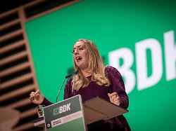 PolitikMerz-Strategie “ist gescheitert”Grüne fordern Gegenzölle im Grönland-Streit17.01.2026, 20:01 Uhr Katharina Dröge kritisierte