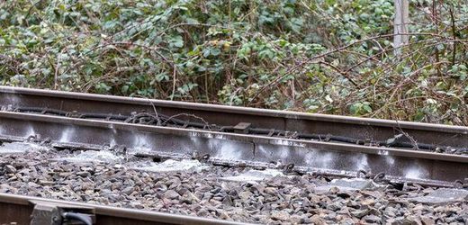 Güterzug mit Gefahrstoffen Lok entgleist in Essen – mutmaßlich Sabotage Ein Metallteil