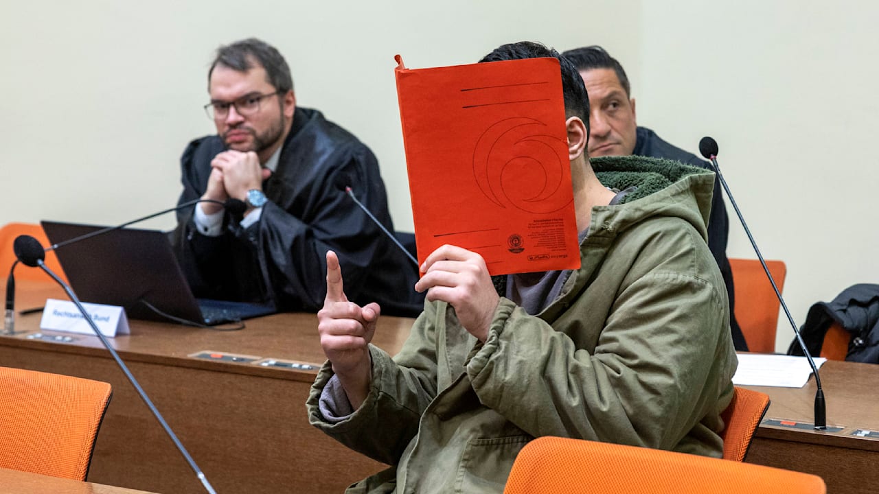 BILD-Reporter beim Terror-Prozess: Von Reue keine SpurMehr zum Video anzeigen Der Mordprozess