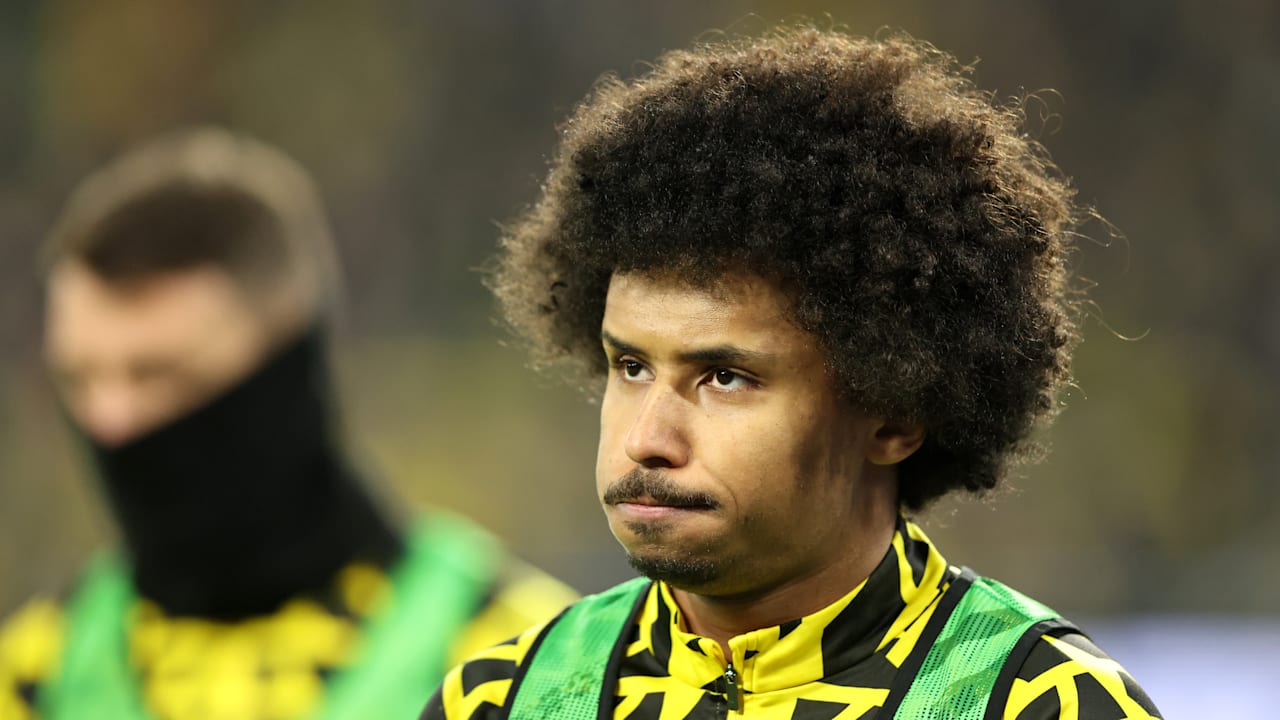 Karim Adeyemi steckt bei Borussia Dortmund in einer vertrackten Situation: Trotz seines