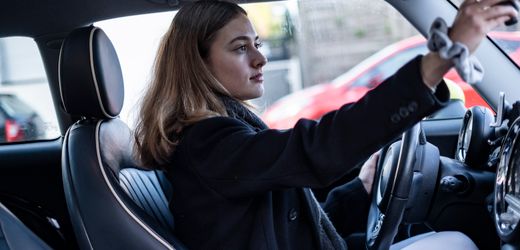 Flaute in Fahrschulen Sie warten darauf, dass der Führerschein günstiger wird? Denken