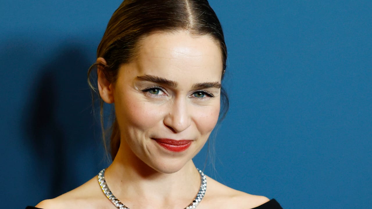 New York (USA) – Diese Bettszene ging für Emilia Clarke (39) schmerzhaft