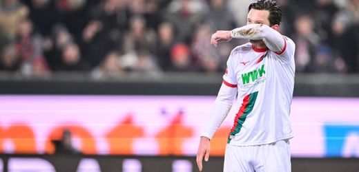 Fußball-Bundesliga Augsburgs Gregoritsch vergisst kurz, dass er kein Torwart ist Michael Gregoritsch