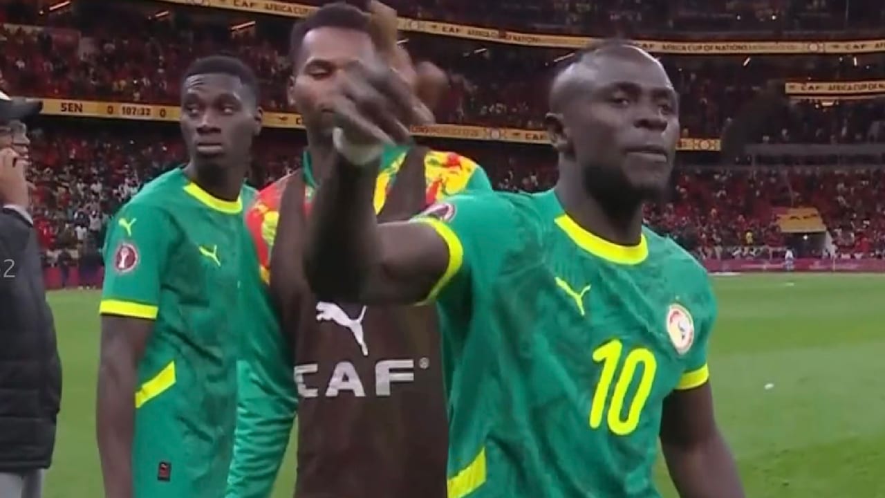 Kabinenflucht im Finale: Der Afrika-Cup-Wahnsinn im VIDEOMehr zum Video anzeigen Die Highlights