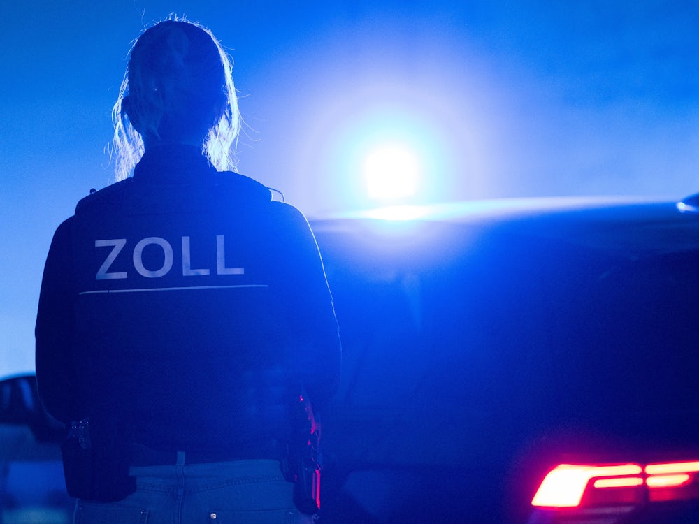 Mutmaßlich illegale Einfuhr: Deutscher muss 4500 Euro zahlen, weil er Auto seiner Schweizer Freundin fährt