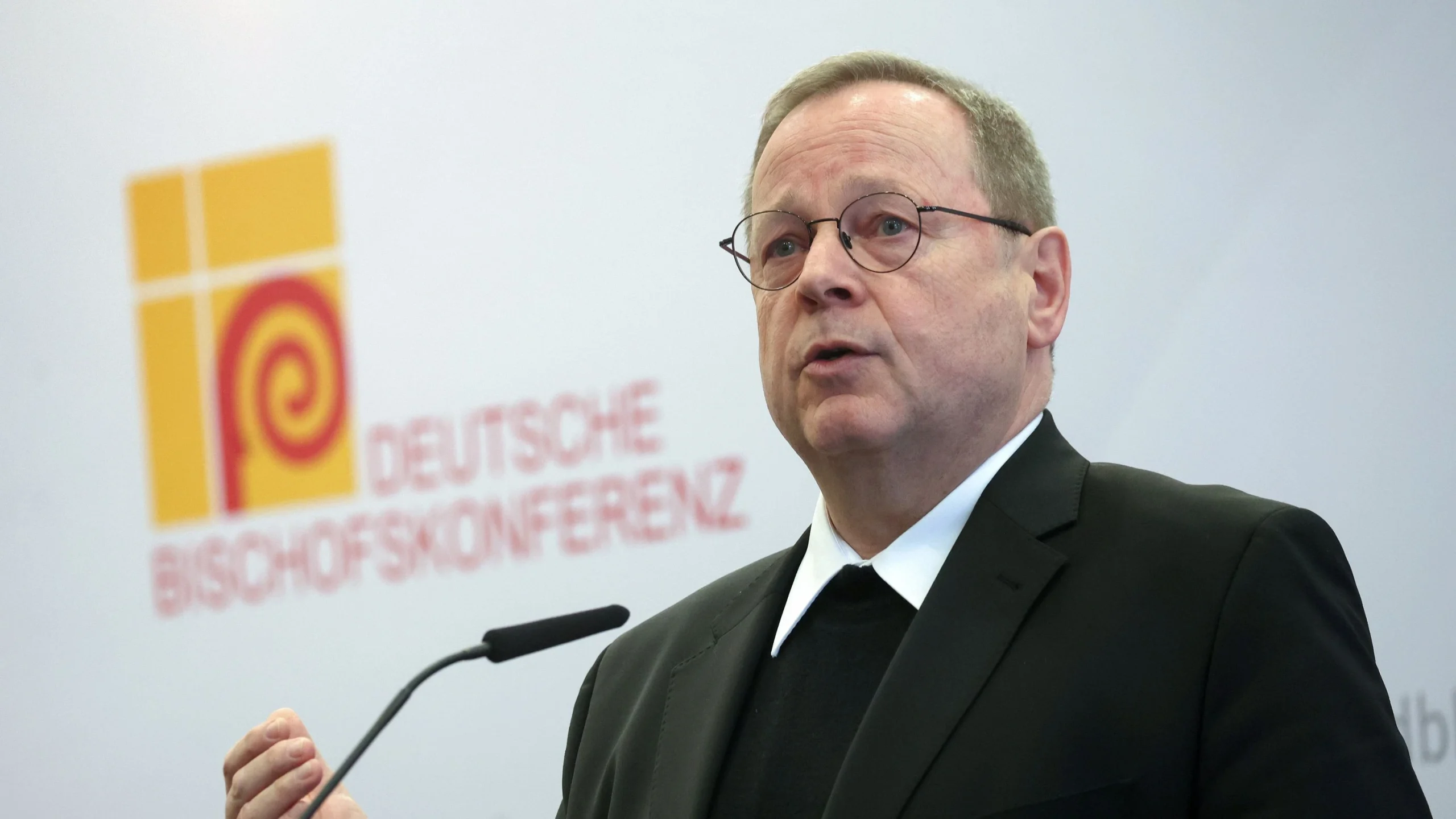 F.A.Z. exklusiv : Bätzing gibt Vorsitz der Bischofskonferenz abBildbeschreibung ausklappenBätzing teilte den