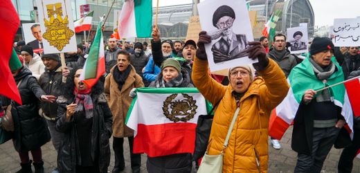 Anhaltende Proteste in Iran 13.000 demonstrieren in Hamburg gegen islamisches System Hamburg