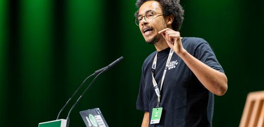 CSU fordert Rücktritt Grüne-Jugend-Chef beschimpft Markus Söder als »Hurensohn« Luis Bobga macht