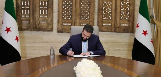 Konflikt mit Kurden Syrischer Übergangspräsident Sharaa verschiebt Berlin-Besuch In Syrien liefern sich