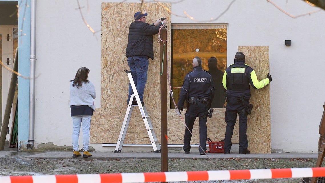 Berlin – Dort, wo Eltern ihre Kinder in Sicherheit glauben, ist ein