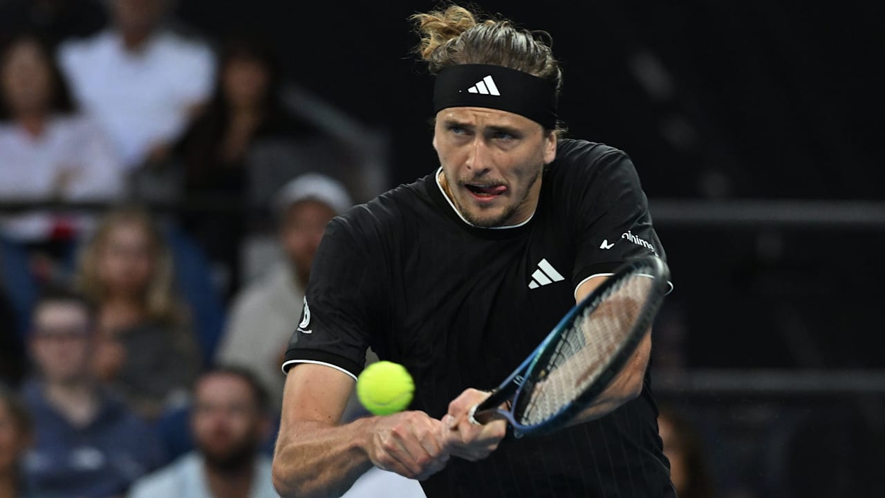 Ein hartes Stück Arbeit, und dann wird es auch noch nass!Tennis-Star Alexander